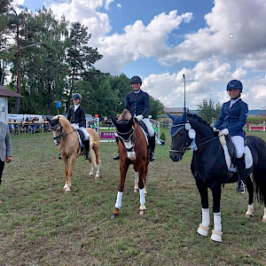 LK 4+5:  Platz: Maike Reiner mit Topolino, RK Schmalegg Platz: Ciara Buck mit Honey, RFV Zollenreute Platz: Julia Gilly mit Hofjuwel, RV Meckenbeuren-Madenreute